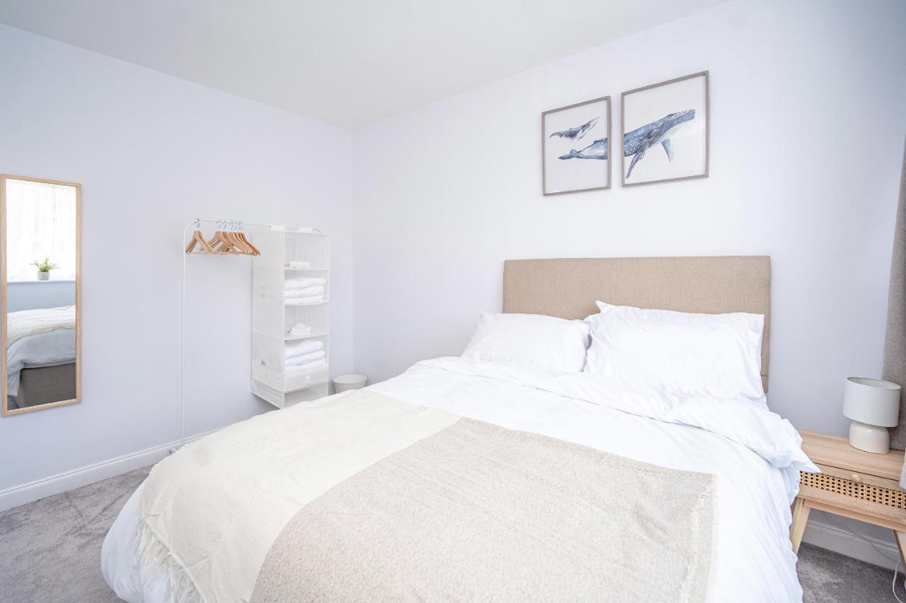 Spacious 5 Bedroom House - Sleeps 7 - 3-Car Driveway - Work - Leisure Wolverhampton Buitenkant foto