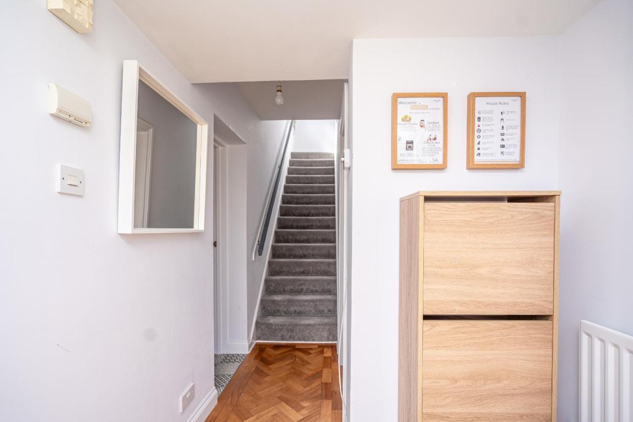 Spacious 5 Bedroom House - Sleeps 7 - 3-Car Driveway - Work - Leisure Wolverhampton Buitenkant foto